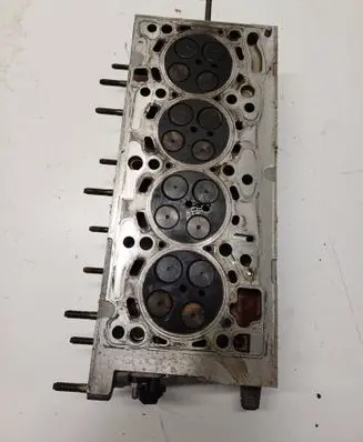 Volkswagen PASSAT B7 Engine head 04L103373E