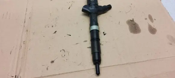 Toyota Corolla E120 E130 Fuel injector 236700G010 08F28236 01E5C318