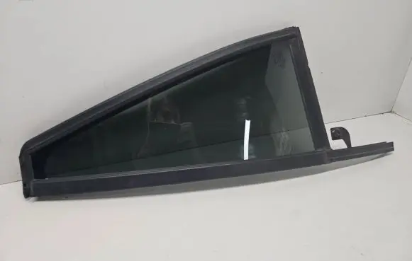 Volvo XC90 Rear vent window glass 