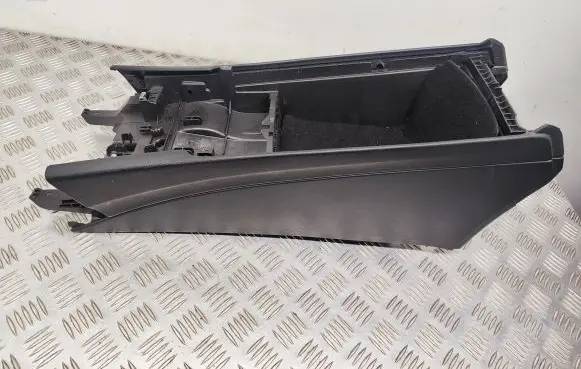 Mercedes-Benz C W205 Center console A2056802305