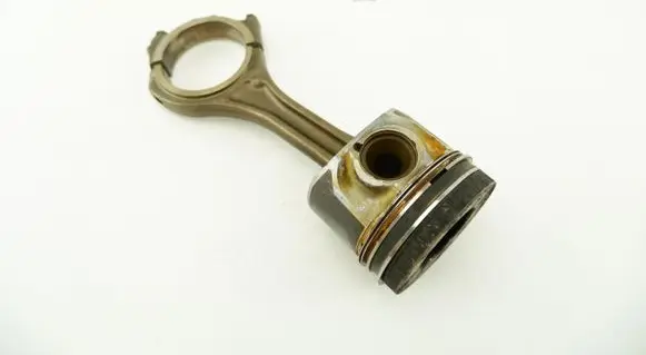 Audi A4 S4 B5 8D Piston 