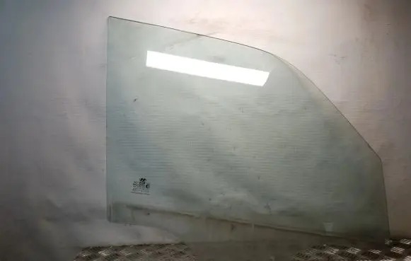 Hyundai Terracan Front door window glass four-door