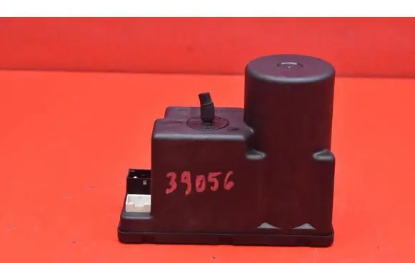 Audi 80 90 S2 B4 Central locking vacuum pump 4A0862257A