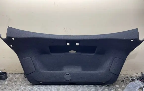 Tailgate trim