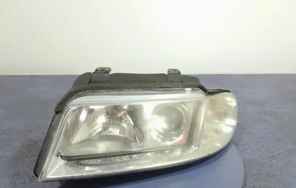 Audi A4 S4 B5 8D Headlight/headlamp 8D0941003AJ