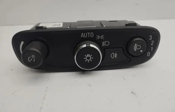Opel Insignia B Light switch 39121796
