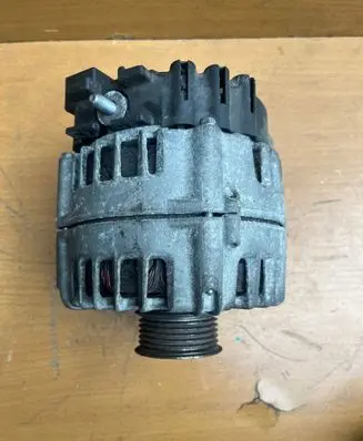 BMW 3 E90 E91 Generator/alternator 7802261