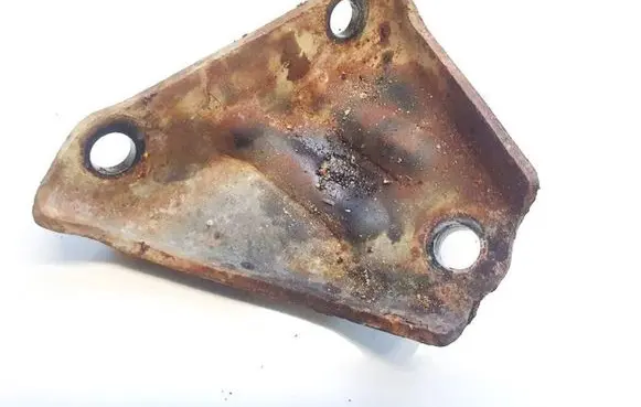 Toyota Avensis T220 Engine mounting bracket