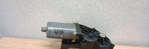 Mercedes-Benz ML W164 Seat adjustment motor 0390203213