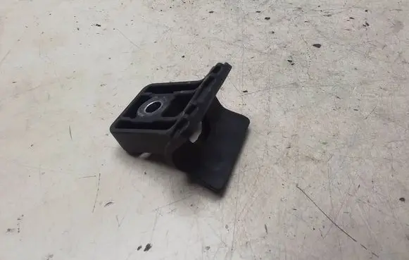 Opel Astra J Radiator mount bracket 13250318