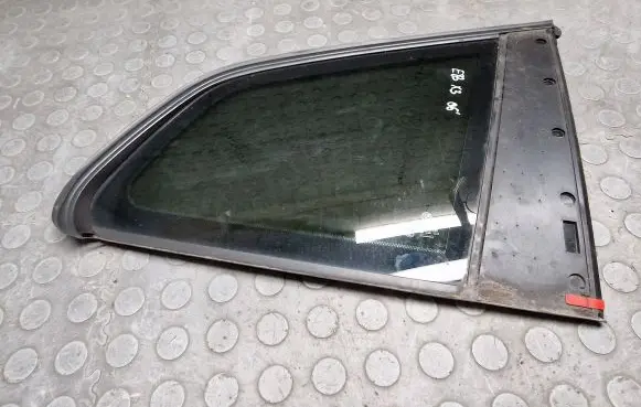 BMW X3 E83 Rear side window 3402292