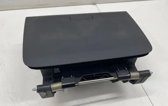 Volkswagen Golf Sportsvan Glove box
