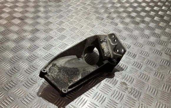 Volvo S90, V90 Engine mount vacuum valve 32202602