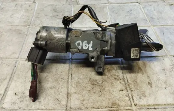 Toyota Avensis T250 Ignition lock 450200504 736661A