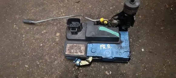 Volvo XC70 Front door lock