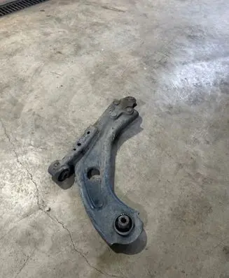 Front lower control arm/wishbone