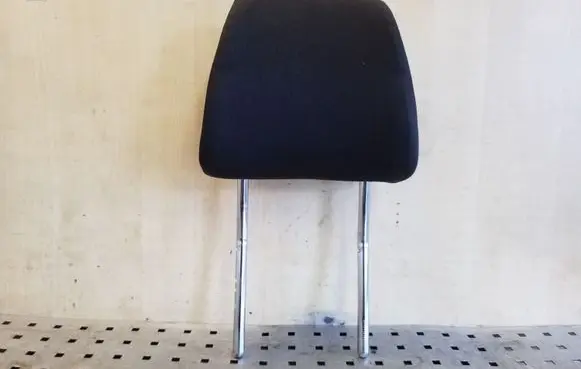 Skoda Octavia Mk3 (5E) Front seat headrest 