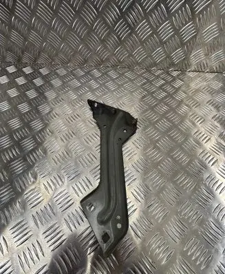Audi Q5 SQ5 Fender mounting bracket 8R0821136
