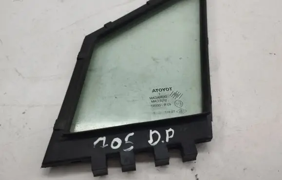 Toyota Corolla Verso AR10 Front door vent window glass four-door 682150F010