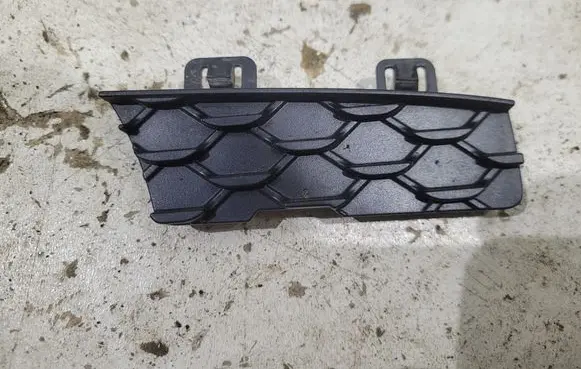 Mercedes-Benz CLS W257 Front tow hook cap/cover A2578856501