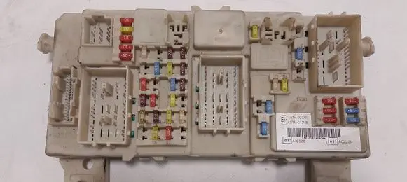 Ford Focus Fuse module 7M5T14A073CD 519242309 00255018