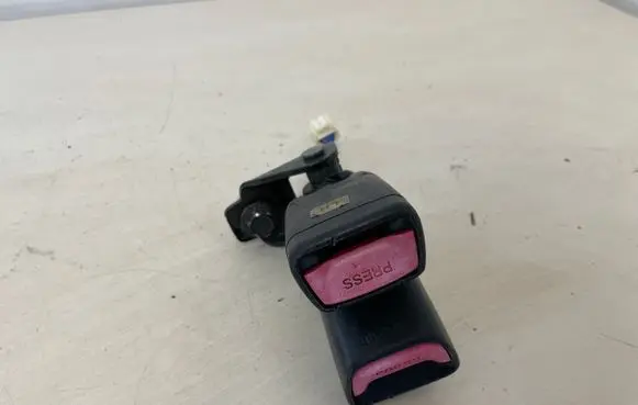 KIA Ceed Middle seatbelt buckle (rear) 071120