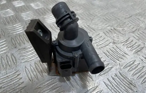 BMW 5 F10 F11 Electric auxiliary coolant/water pump 7566335