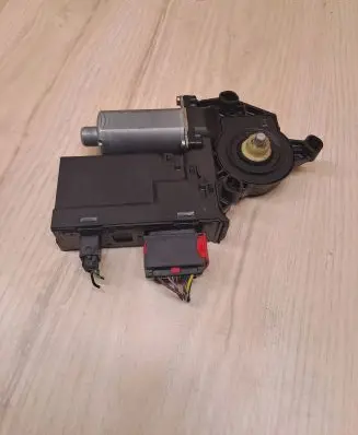 Peugeot 307 Rear door window regulator motor 0130821766