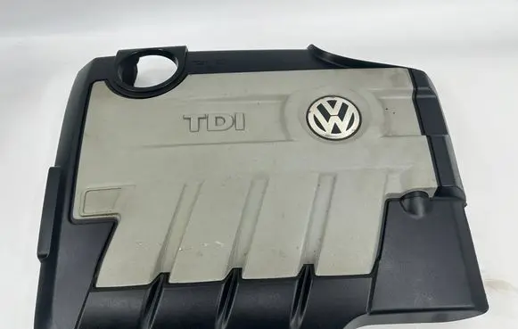 Volkswagen PASSAT B6 Engine cover (trim) 03L103925