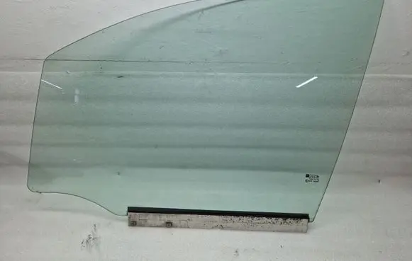 Opel Zafira A Front door window glass four-door 