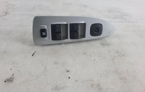 Mazda Premacy Electric window control switch 29X4D4 C8HD172 66350A