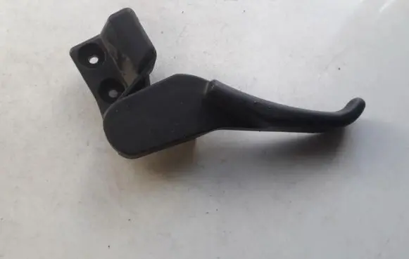 Volkswagen PASSAT B5 Engine bonnet (hood) release handle 3b1823533