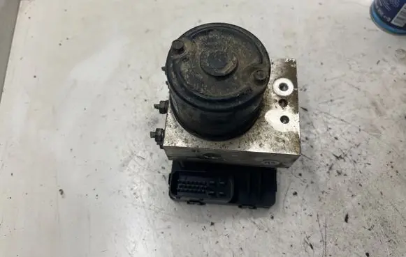Hyundai Santa Fe ABS Pump 9566026300