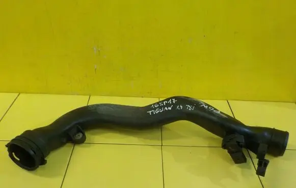 Volkswagen Tiguan Intercooler hose/pipe 16SP17