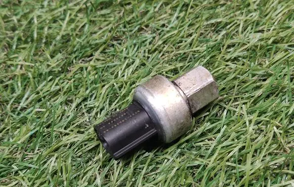 Ford Fiesta Air conditioning (A/C) pressure sensor BT4319D594AA