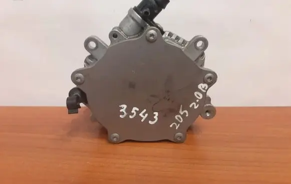 Mercedes-Benz C W205 Vacuum pump 3543 A2701800901