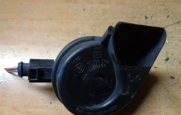 Audi A4 S4 B8 8K Horn signal 8T0951223
