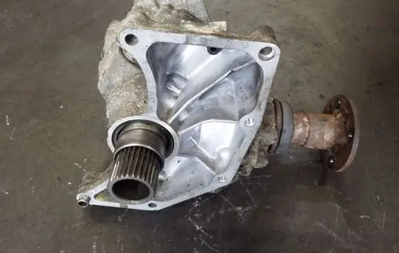 Nissan X-Trail T30 Gearbox transfer box case Y202198 312