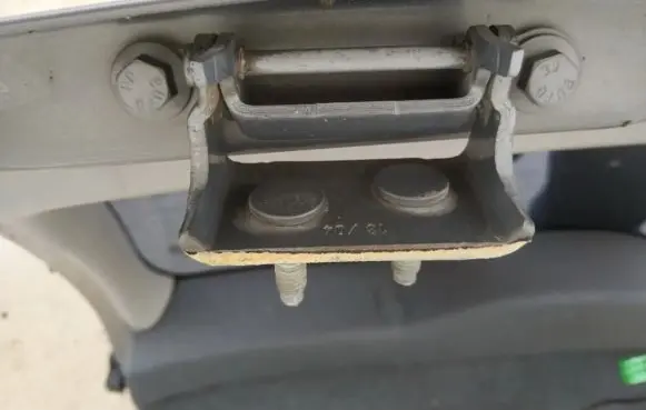 Volvo V50 Tailgate/trunk/boot hinge