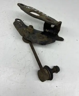 Lexus LS 400 Lower shock absorber bracket 