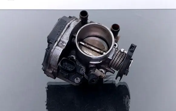 Audi A4 S4 B5 8D Throttle valve 408237210 408237001