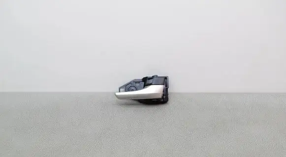Toyota Prius (XW30) Front door interior handle