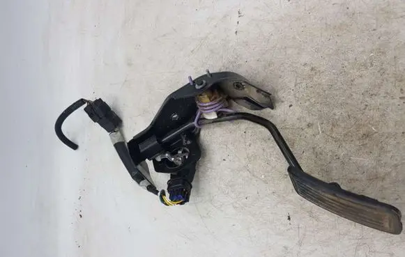 Toyota Corolla Verso E121 Accelerator throttle pedal 8923152021 1983003041