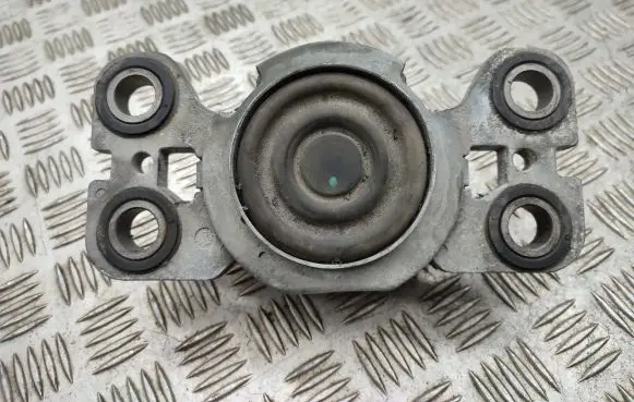 Volvo XC70 Engine mount bracket 62436875
