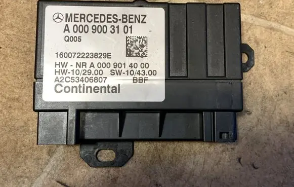 Mercedes-Benz E W212 Fuel injection pump control unit/module A0009003101