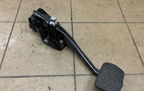 Mercedes-Benz GLA W156 X156 Brake pedal A2462920208 A2462900019 A2462900400