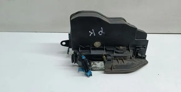 BMW X3 F25 Front door lock 7318423
