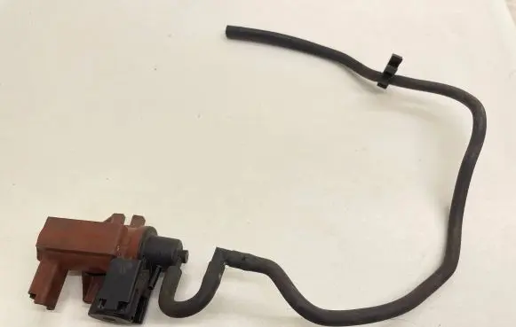 Ford Focus C-MAX Turbo solenoid valve 6G9Q9E882CA