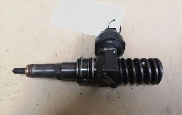 Volkswagen Polo Fuel injector 045130073T