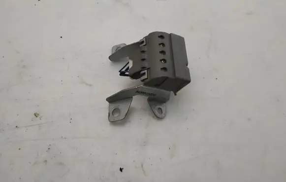 Pontiac Vibe Sliding door contact joint 8426601010